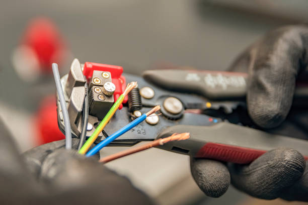 Best Local Electrician Companies  in Middlebury, IN